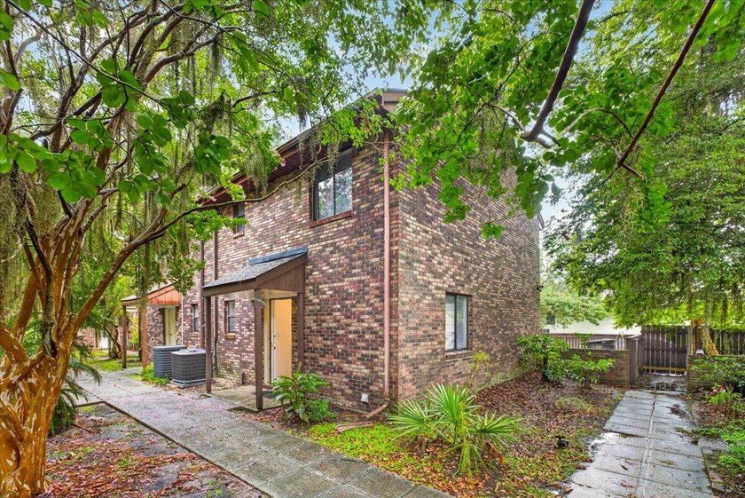 Welcome home to 4354 Great Oak Drive, a beautifully refreshed - photo 2