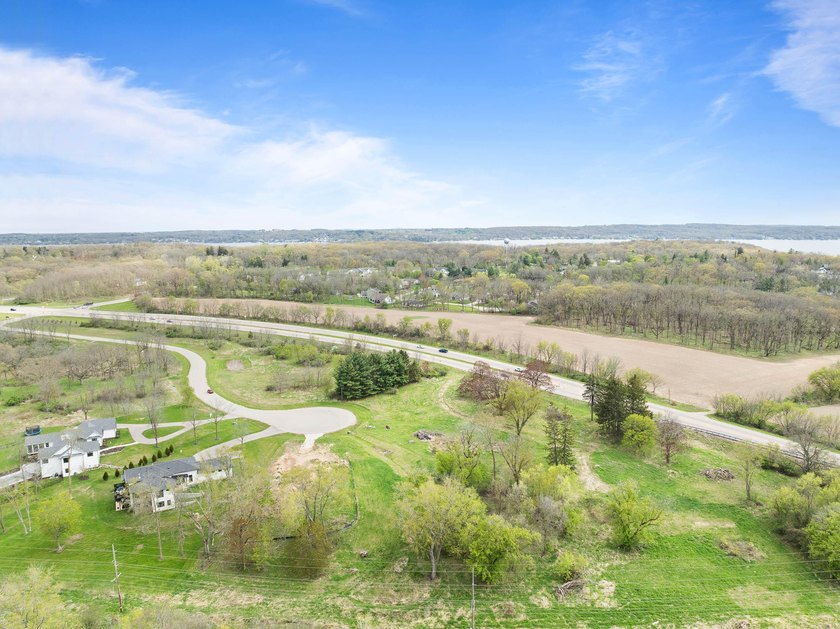 Large Lot and Perfect Location between Lake Geneva and Williams - photo 22