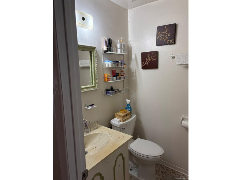 Opportunity Awaits! Welcome to this second-floor, one-bedroom - photo 9