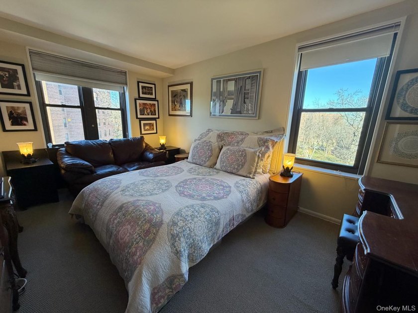 Deeded 1 Car Parking Included! Very Sunny and Spacious Corner - photo 11