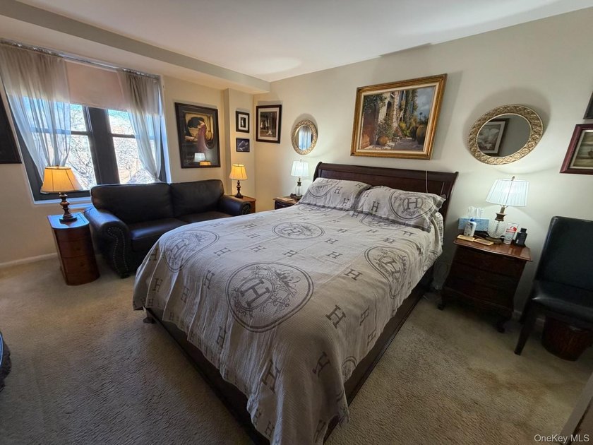 Deeded 1 Car Parking Included! Very Sunny and Spacious Corner - photo 12