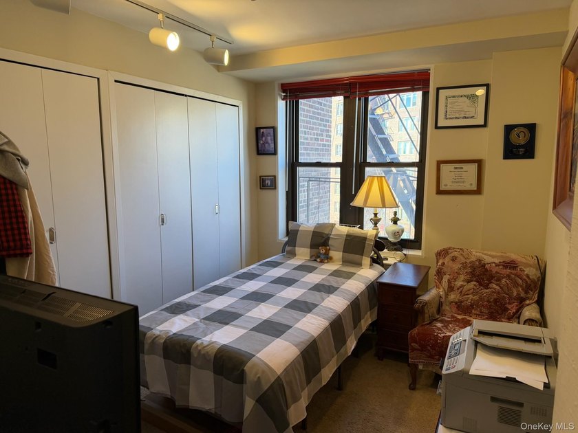 Deeded 1 Car Parking Included! Very Sunny and Spacious Corner - photo 13