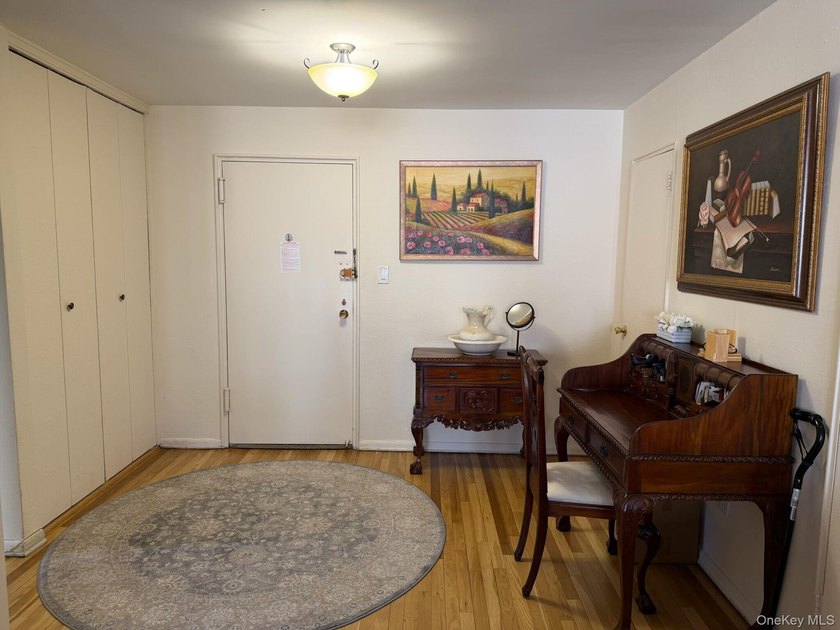 Deeded 1 Car Parking Included! Very Sunny and Spacious Corner - photo 15
