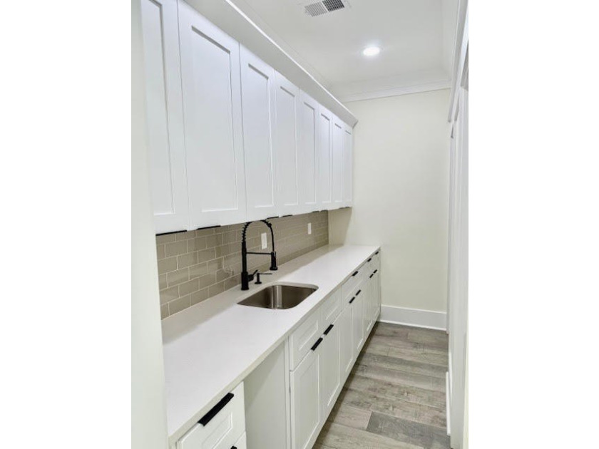 $10,000 in buyer's closing costs and prepaid and/or rate buy - photo 3