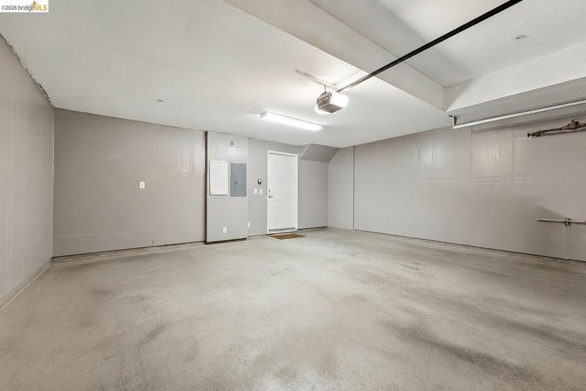 Modern Living in Marina Bay in this stylish and spacious - photo 42