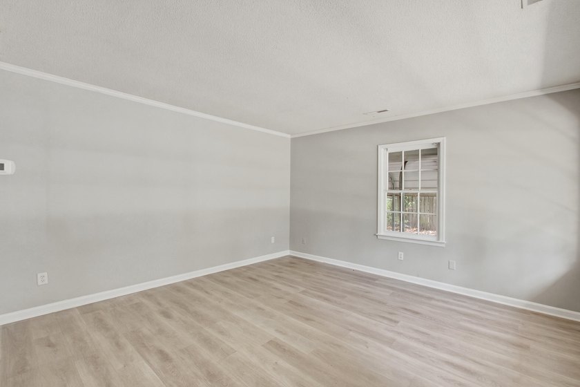 hree-bedroom, one-bath traditional-style home in Vista Park - photo 3
