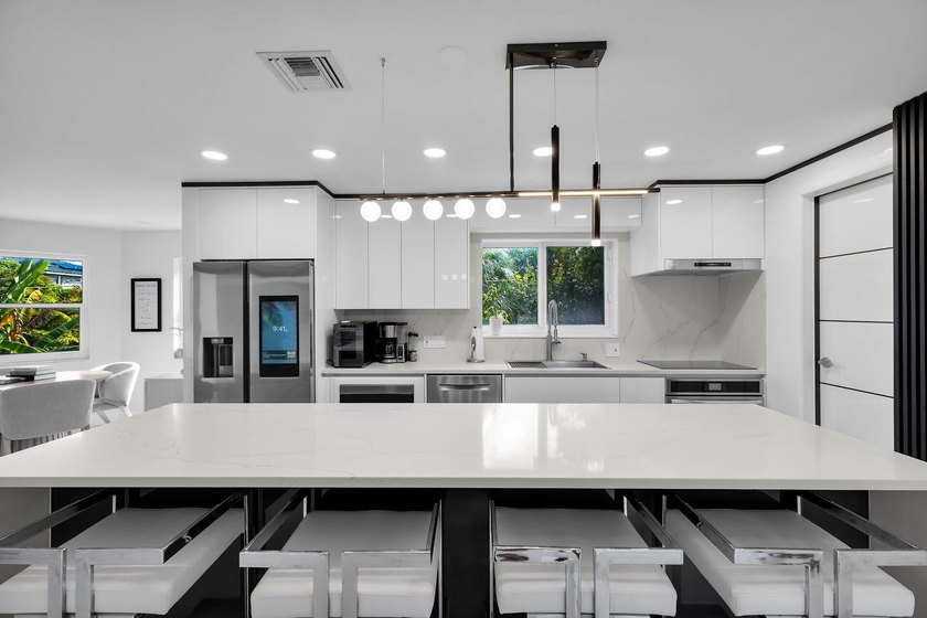 Extensively renovated CBS pool home in desirable Duck Key - photo 4