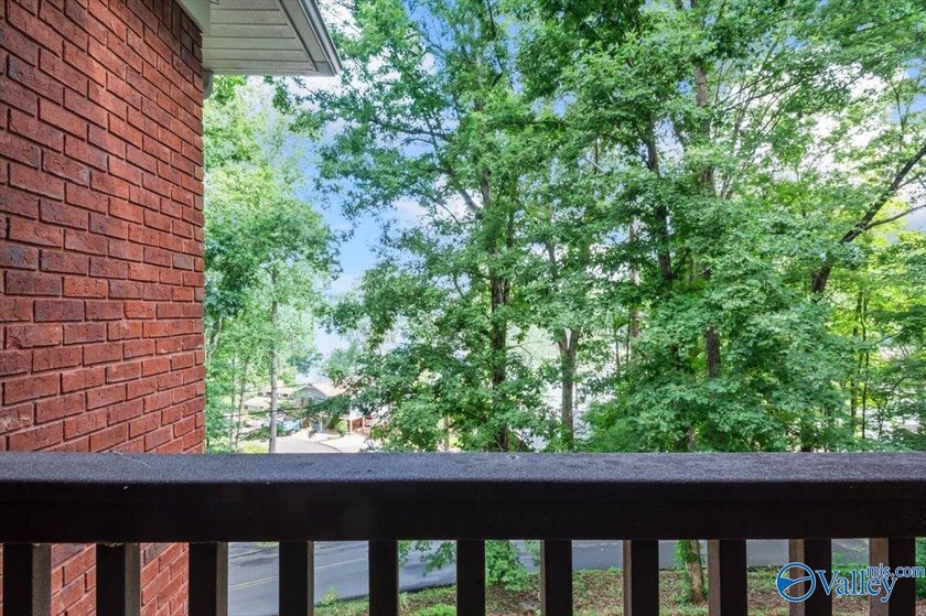 Southern Charm house w/large covered patio &amp; balcony w/views of - photo 5