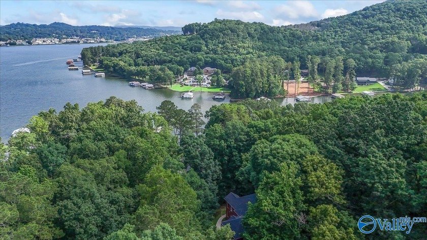 Southern Charm house w/large covered patio &amp; balcony w/views of - photo 7