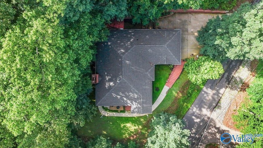 Southern Charm house w/large covered patio &amp; balcony w/views of - photo 9