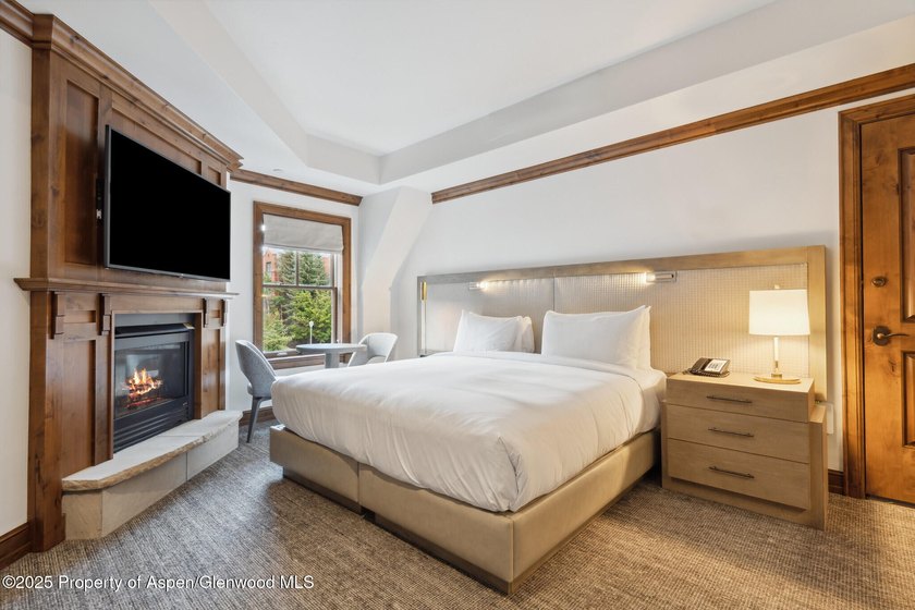 2024 renovations completed (including new decor, furniture - photo 25