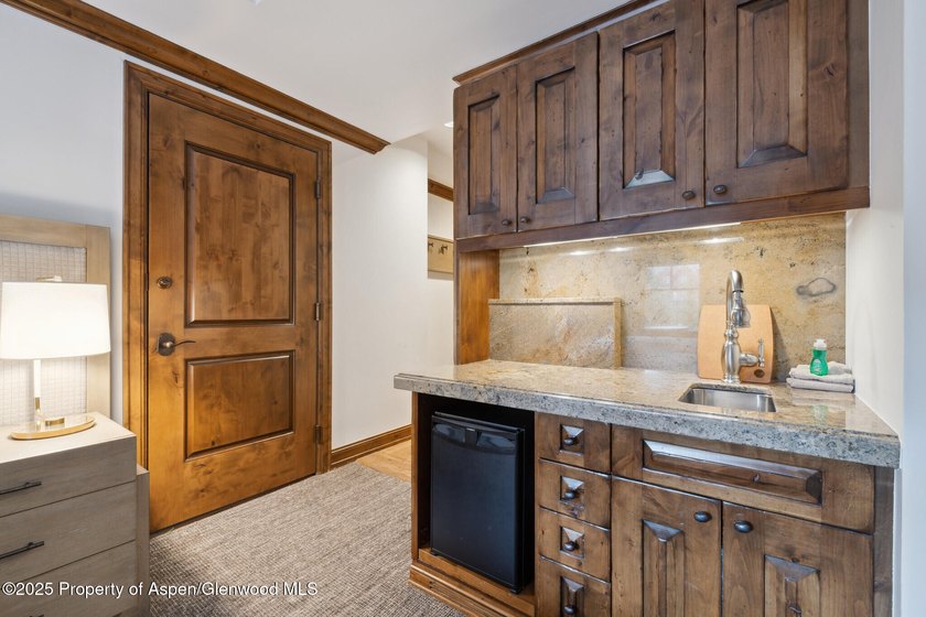 2024 renovations completed (including new decor, furniture - photo 30