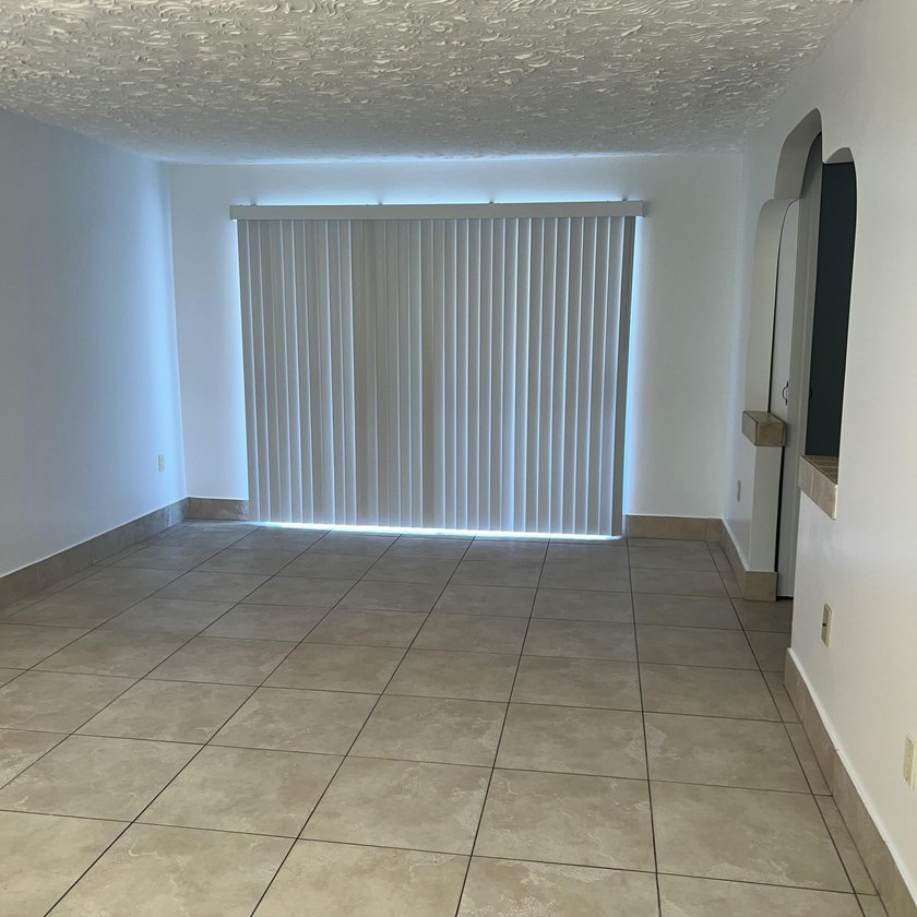 Welcome to easy Florida living in this bright, very clean - photo 11