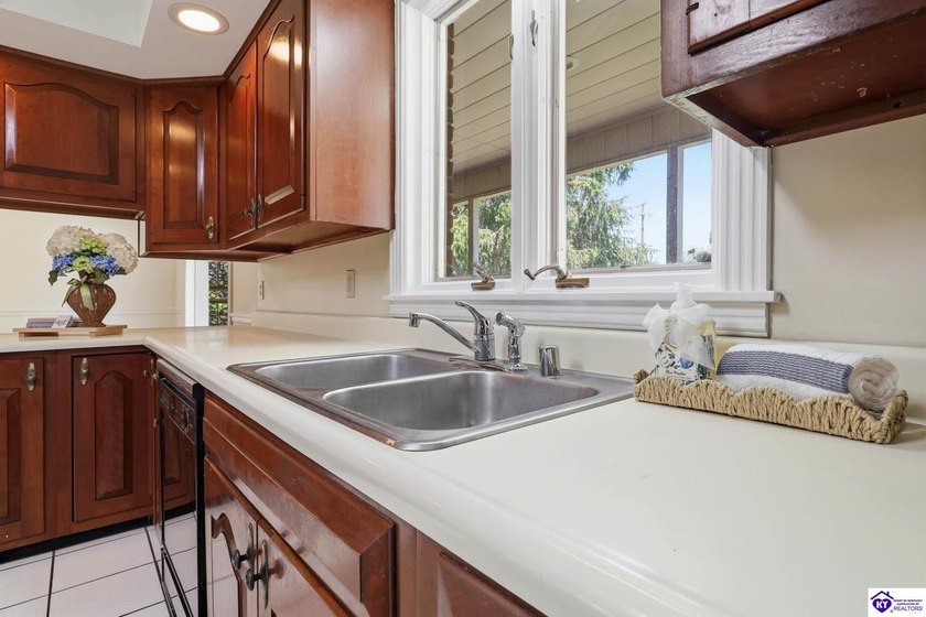 Step back in time where ageless grace, time-honored - photo 20