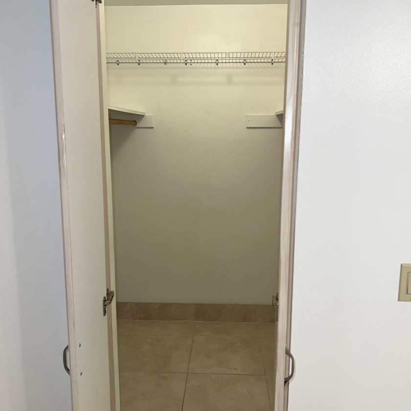 Welcome to easy Florida living in this bright, very clean - photo 23