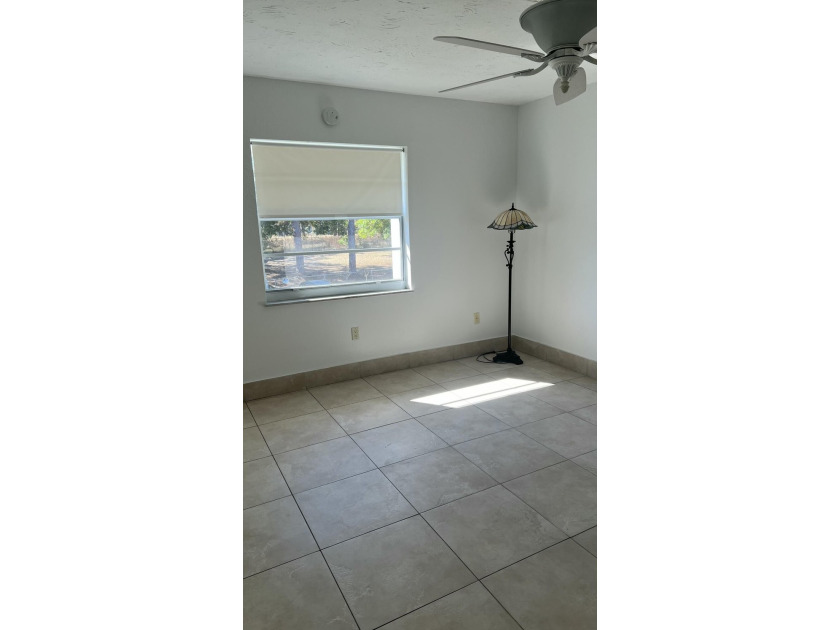 Welcome to easy Florida living in this bright, very clean - photo 24