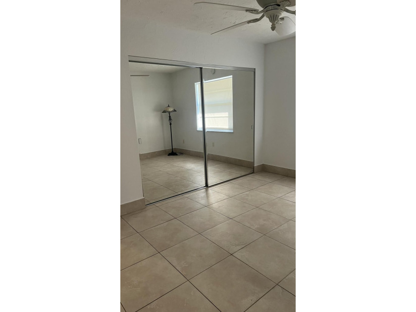 Welcome to easy Florida living in this bright, very clean - photo 25