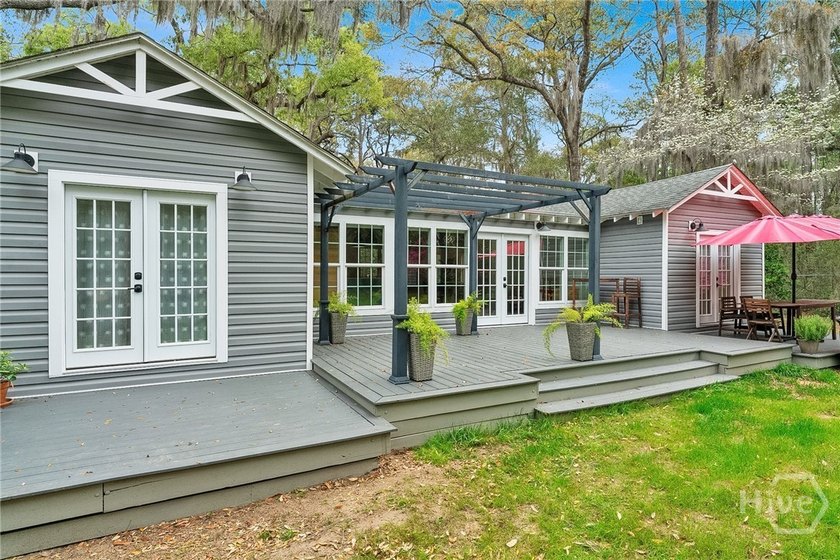 This beautifully restored Lowcountry bungalow blends modern - photo 33
