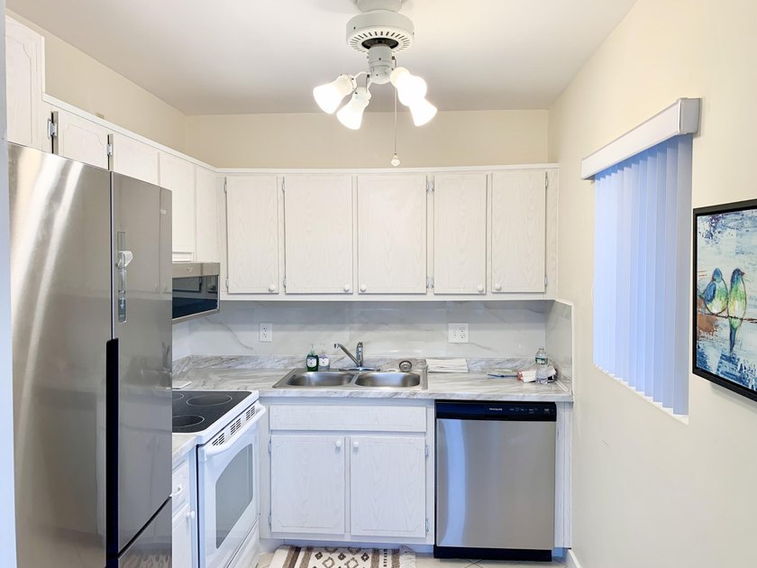 Beautifully upgraded and spacious 2-bedroom, 2-bath condo - photo 2