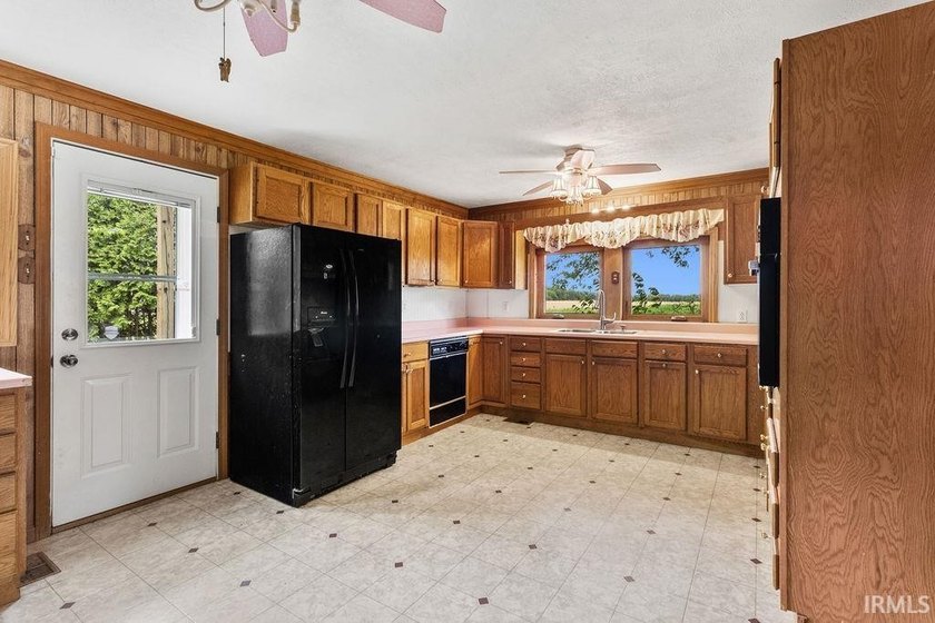 Situated on 1.28 acres in a country setting, this 3-bedroom - photo 5