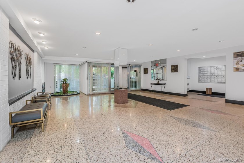 Location, location, location! The Saratogian complex, Woodlawn - photo 3