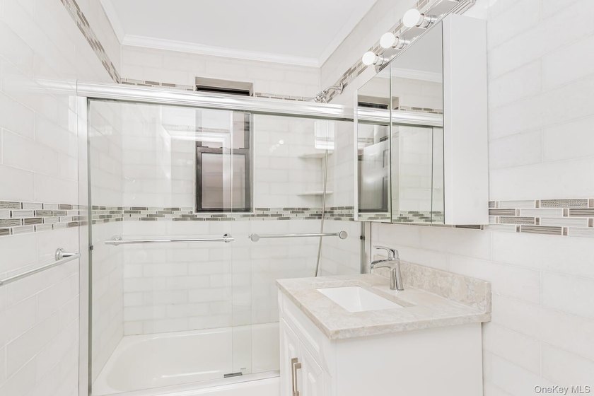 Location, location, location! The Saratogian complex, Woodlawn - photo 6