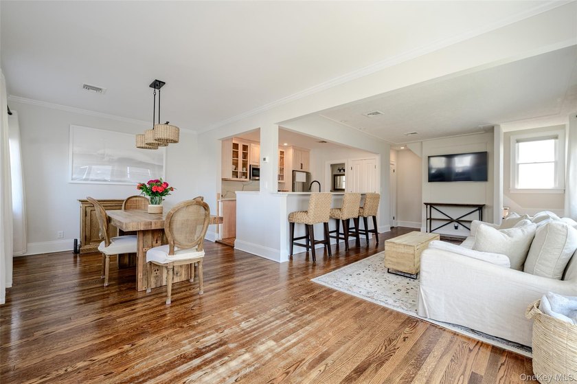 Enjoy the ultimate coastal lifestyle in this exceptional - photo 5