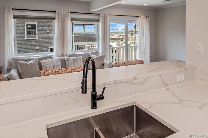 Enjoy the ultimate coastal lifestyle in this exceptional - photo 7