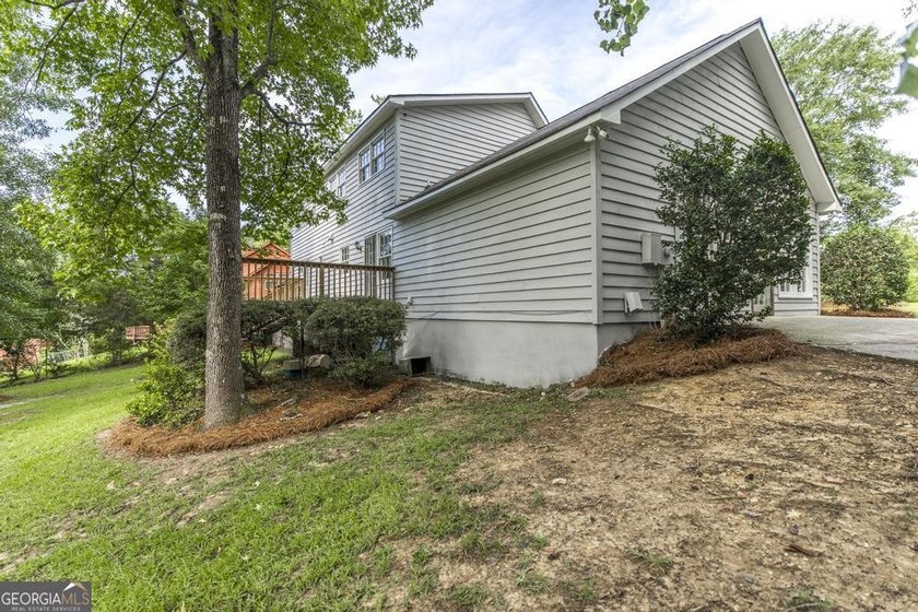 Life is simply better at the lake! Welcome to this beautifully - photo 35