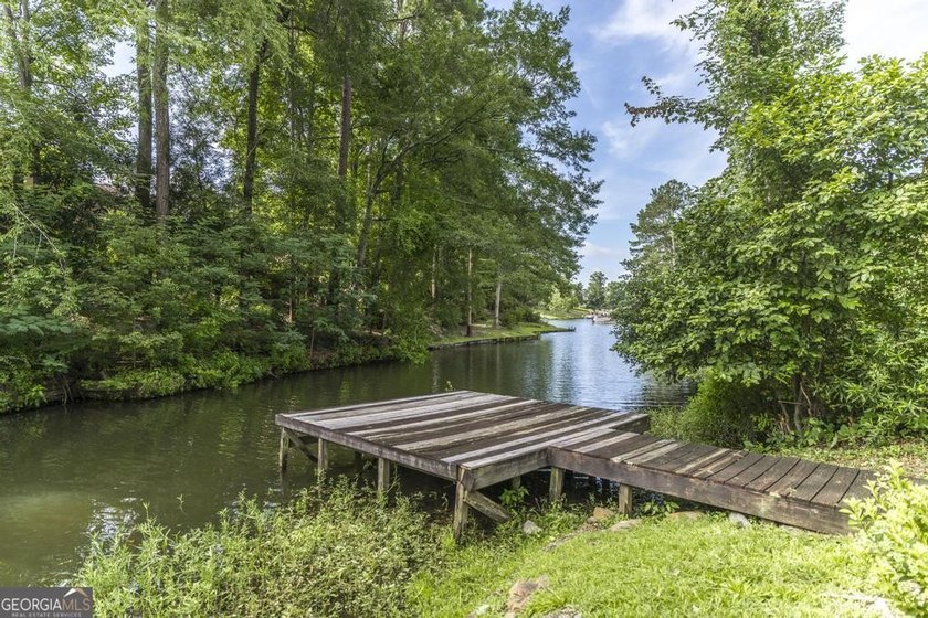 Life is simply better at the lake! Welcome to this beautifully - photo 39