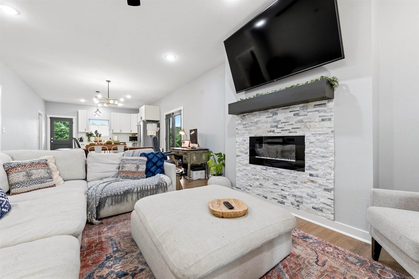 Beautifully designed with a bright, open layout and modern - photo 4