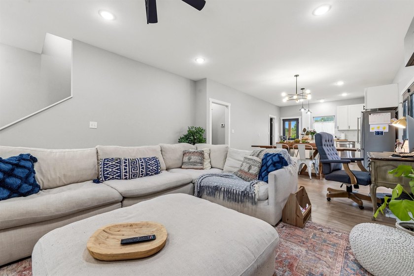 Beautifully designed with a bright, open layout and modern - photo 5