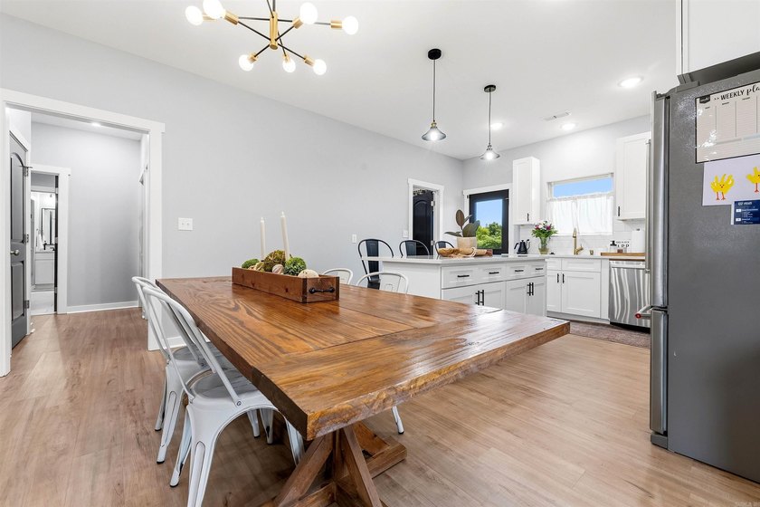 Beautifully designed with a bright, open layout and modern - photo 9