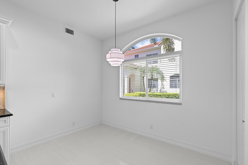 Rarely available first-floor villa in the highly sought-after - photo 11