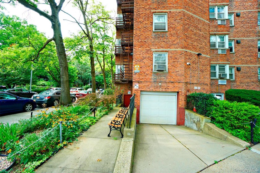 Rarely Available High-Floor 2-Bedroom in Prime Forest Hills - photo 13