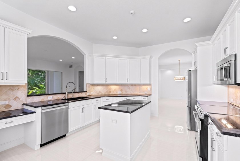 Rarely available first-floor villa in the highly sought-after - photo 13
