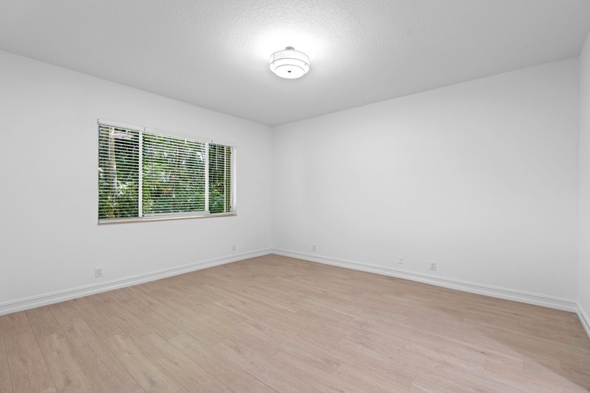 Rarely available first-floor villa in the highly sought-after - photo 19