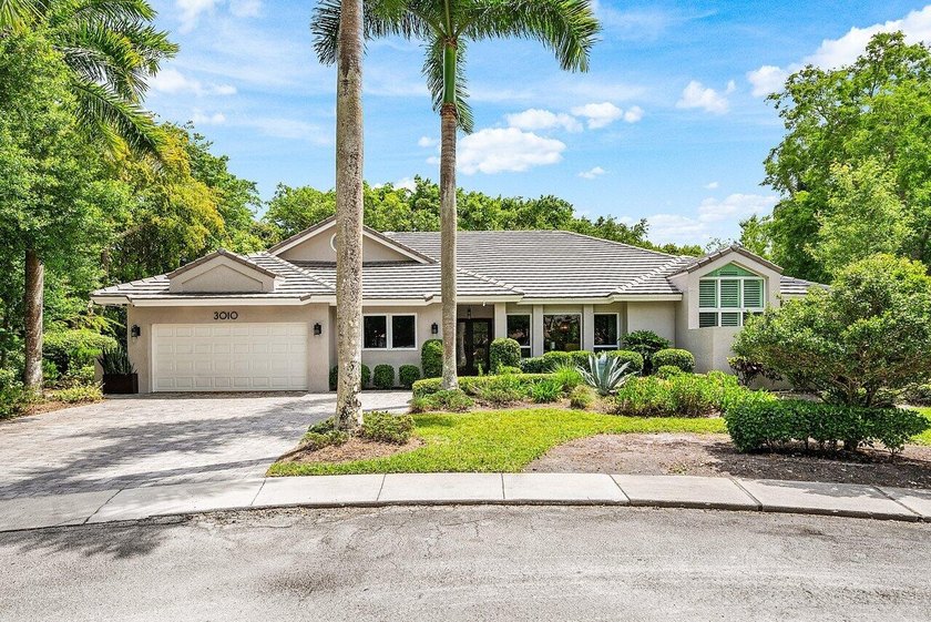 Stunning 4 BD 3 BA, beautifully renovated home on an oversized - photo 2