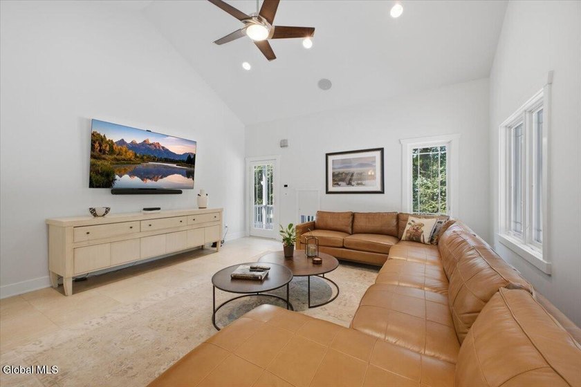 One-level luxury living awaits in this exceptional custom home - photo 12