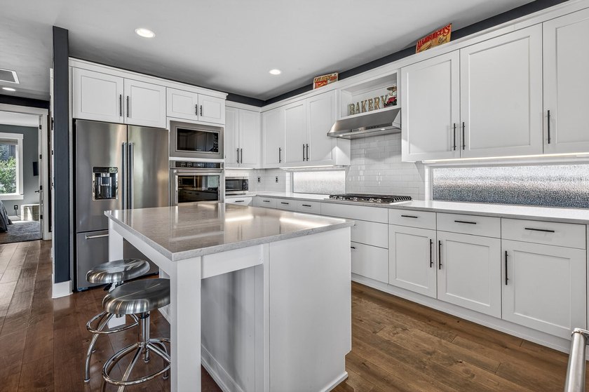 Single-level home, clear mountain views overlooking the 1st - photo 19