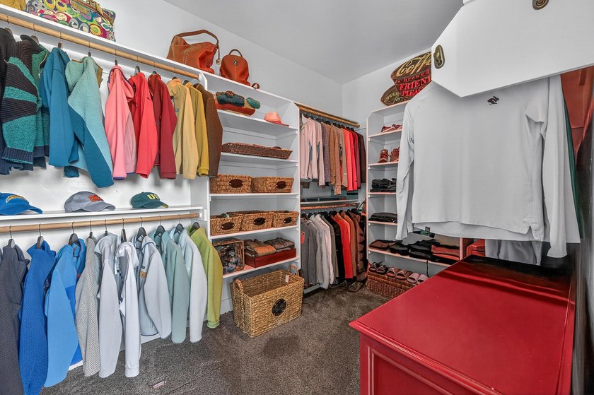 Single-level home, clear mountain views overlooking the 1st - photo 36