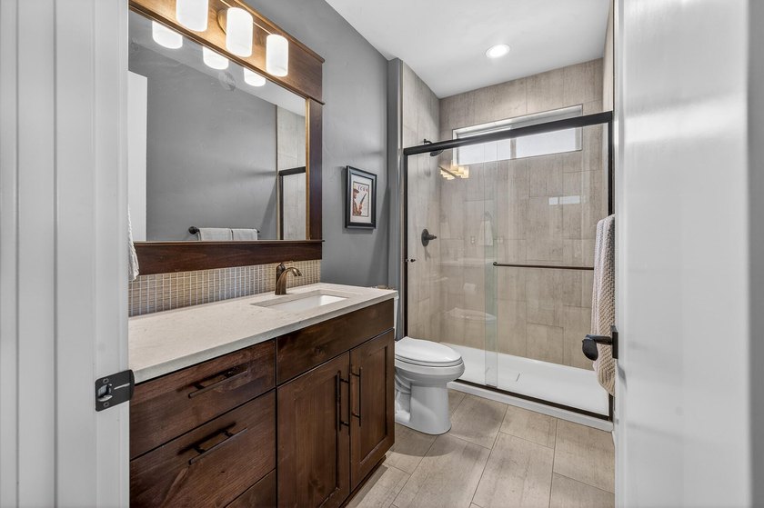 Single-level home, clear mountain views overlooking the 1st - photo 41