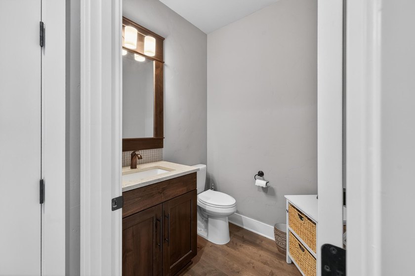 Single-level home, clear mountain views overlooking the 1st - photo 43