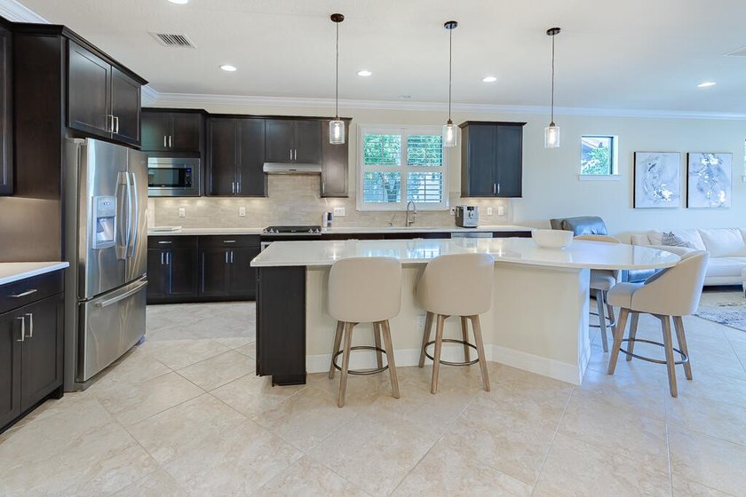 Welcome to Veranda Gardens, where luxury meets convenience - photo 8