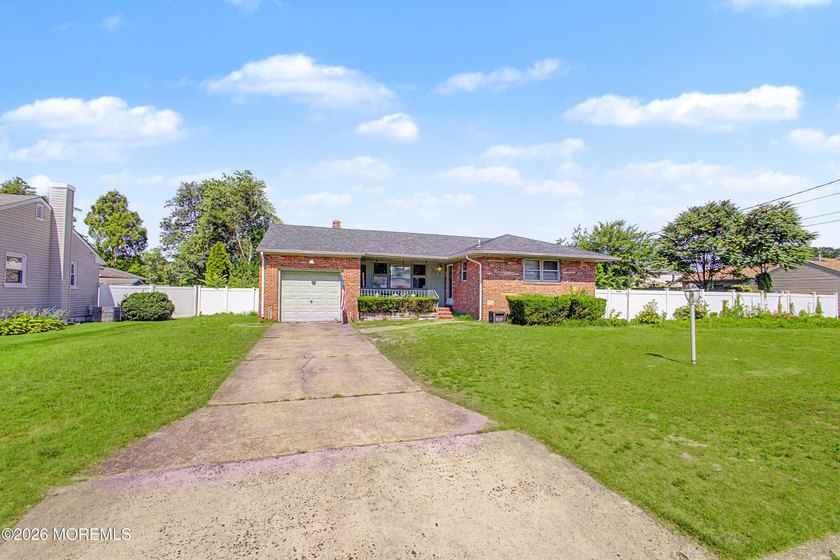 Opportunity awaits in the highly desirable Lake Riviera section - photo 3