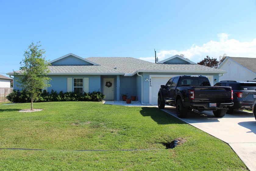 Do not miss out on this 4 beds 3 baths Home with NO HOA! This - photo 2
