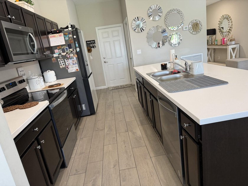 Do not miss out on this 4 beds 3 baths Home with NO HOA! This - photo 5