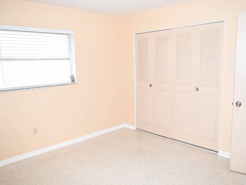 Welcome to this charming 3-bedroom, 2-bath single-family home - photo 11