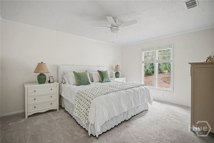 Move-in ready and beautifully renovated, this single-story - photo 17