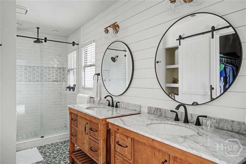 Move-in ready and beautifully renovated, this single-story - photo 23